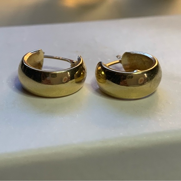 14kt Gold Small Huggie Hoop Earrings. - Picture 14 of 14